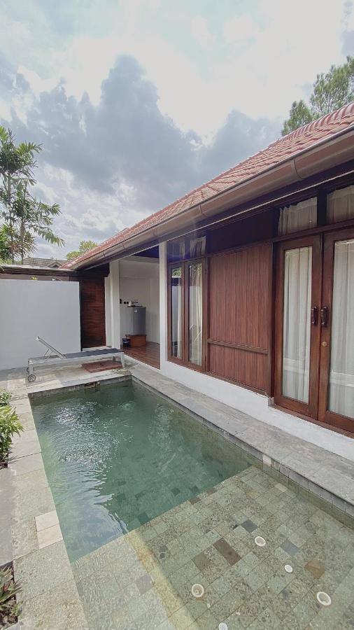 Chrome Hotel & Resort Solo Colomadu Exterior photo