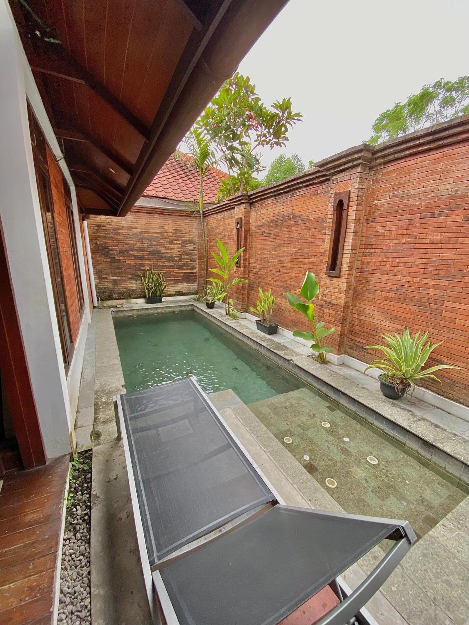 Chrome Hotel & Resort Solo Colomadu Exterior photo