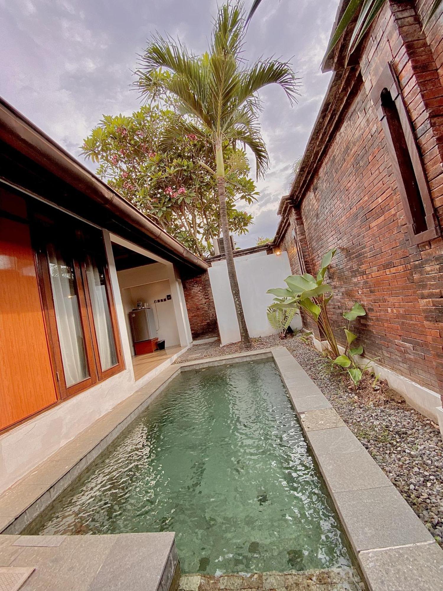 Chrome Hotel & Resort Solo Colomadu Exterior photo